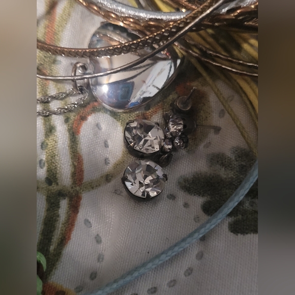 Assorted Jewelry In 2 Bags - Picture 3 of 11